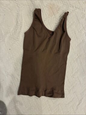 Under Where Women’s L Brown V-Neck Tank Top